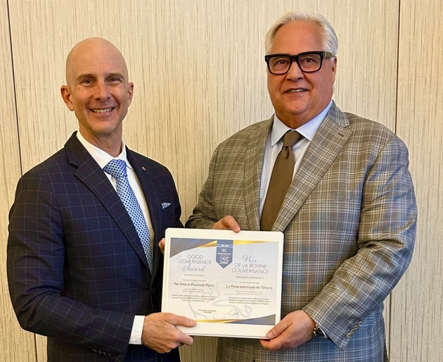 Paul Dubé with Ontario Provincial Police Commissioner Thomas Carrique - Goog Governance Award