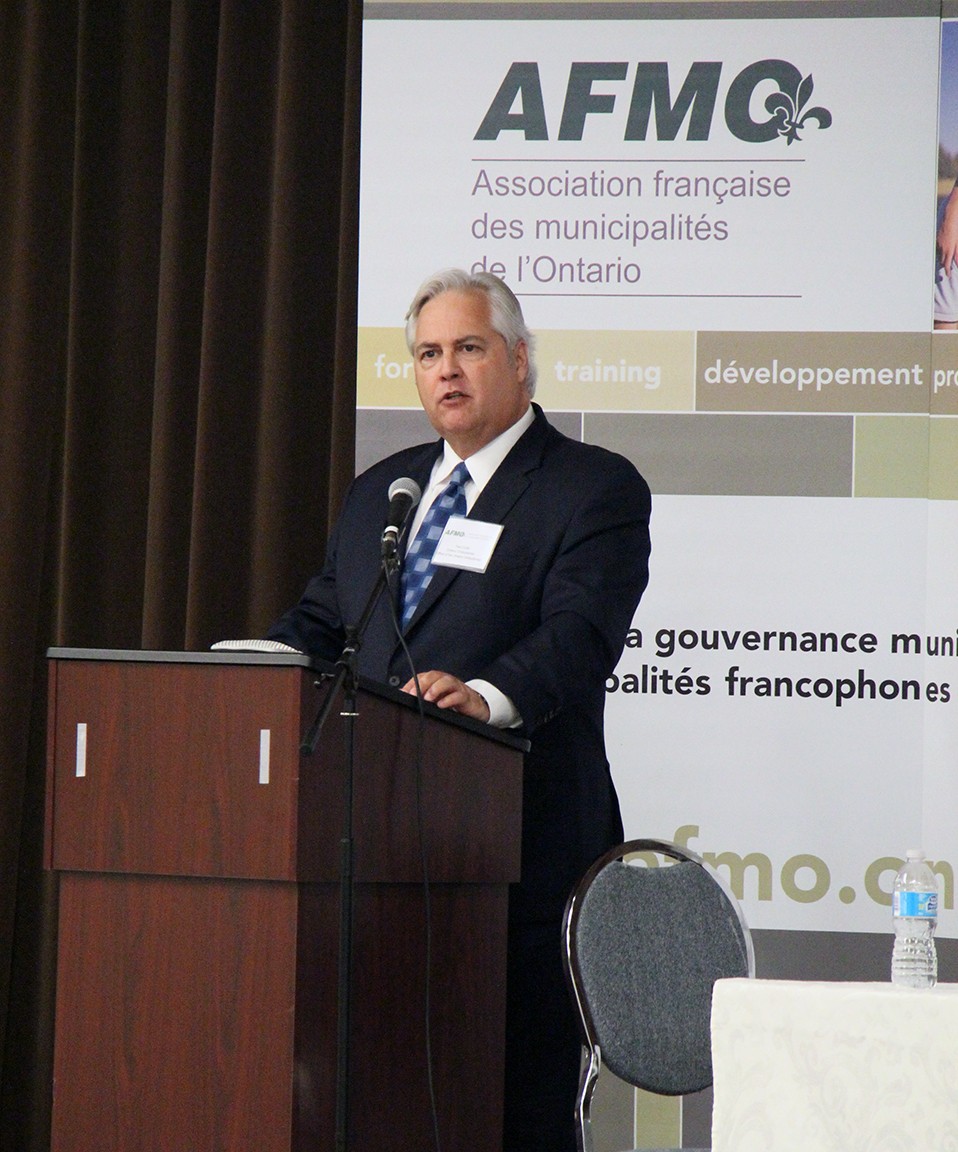 Ombudsman speaking to municipal officials at the Association francaise des municipalités de l’Ontario